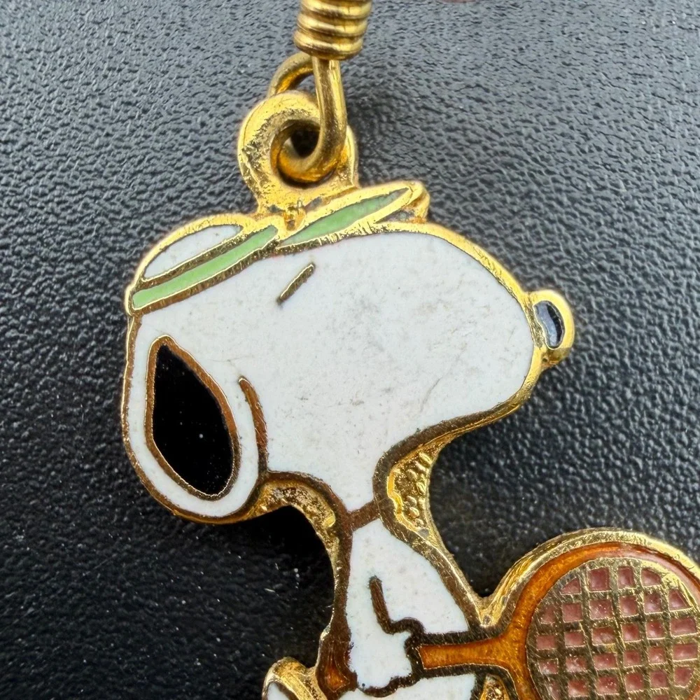 Aviva Taiwan Peanuts Snoopy Tennis Earrings Gold Tone Vintage Enamel READ